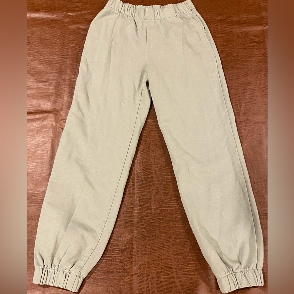 Women’s Green Brandy Melville sweats, 1 size